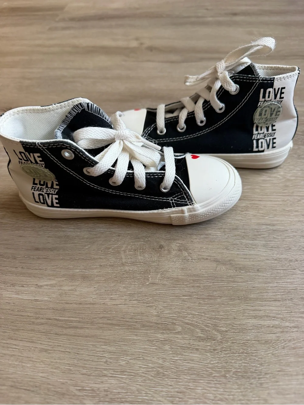 Converse Toddler’s High-Top Sneakers Black White Love red heart SZ 10